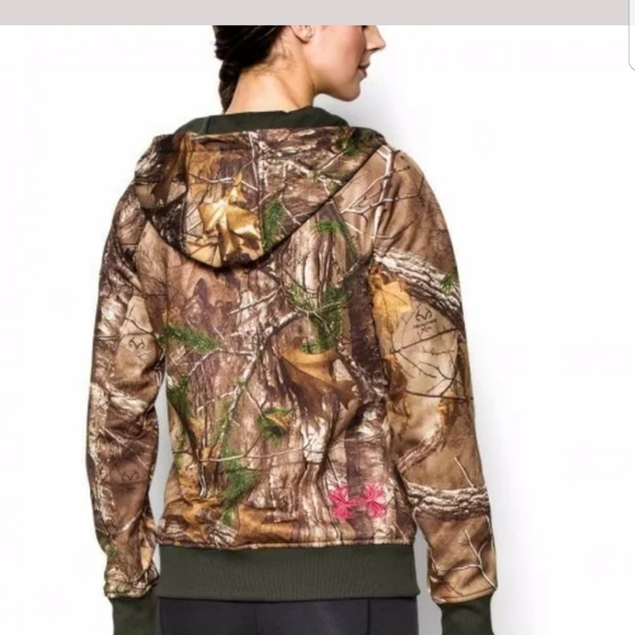 WANTED UNDER ARMOUR CAMO SIZE XL - Picture 2 of 2